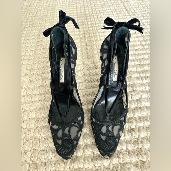 Oscar de La Renta Black heels, unique elegant design - Picture 3 of 8